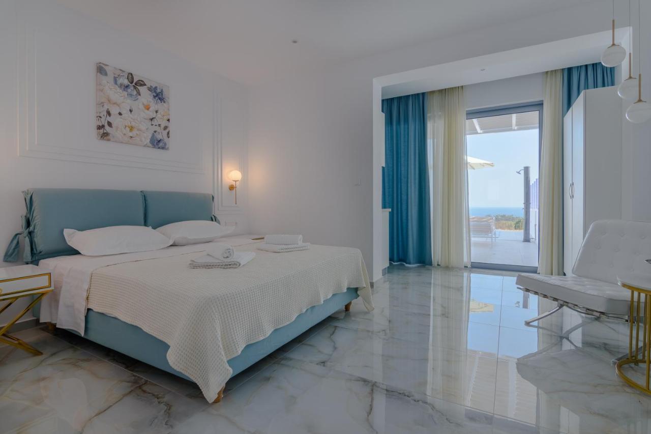 Dionisos Suites Lixouri Esterno foto