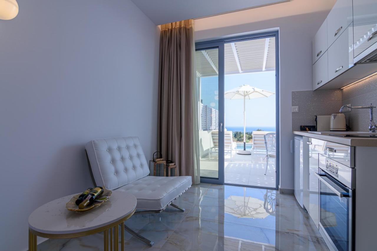 Dionisos Suites Lixouri Esterno foto