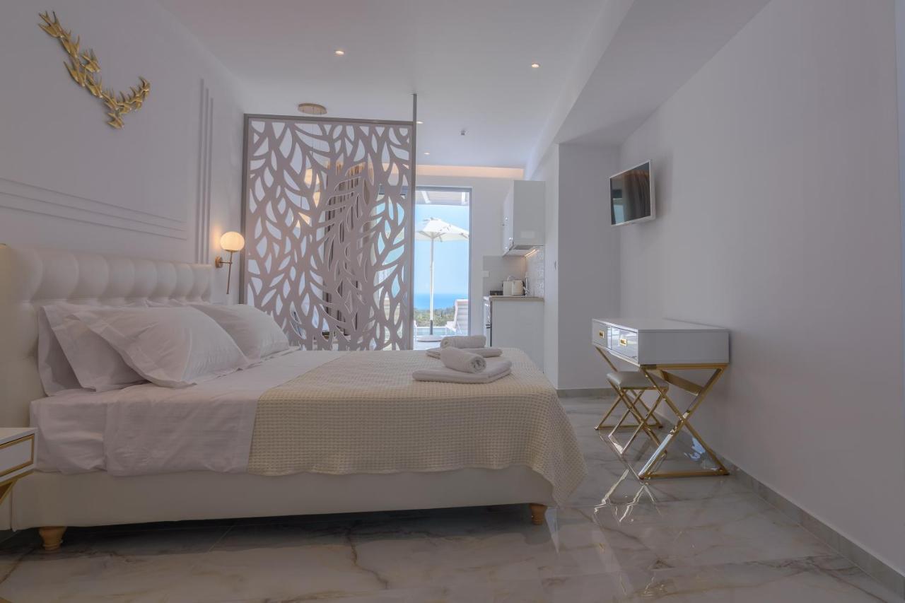 Dionisos Suites Lixouri Esterno foto