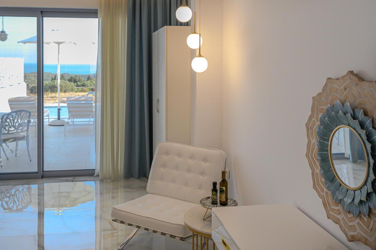 Dionisos Suites Lixouri Esterno foto